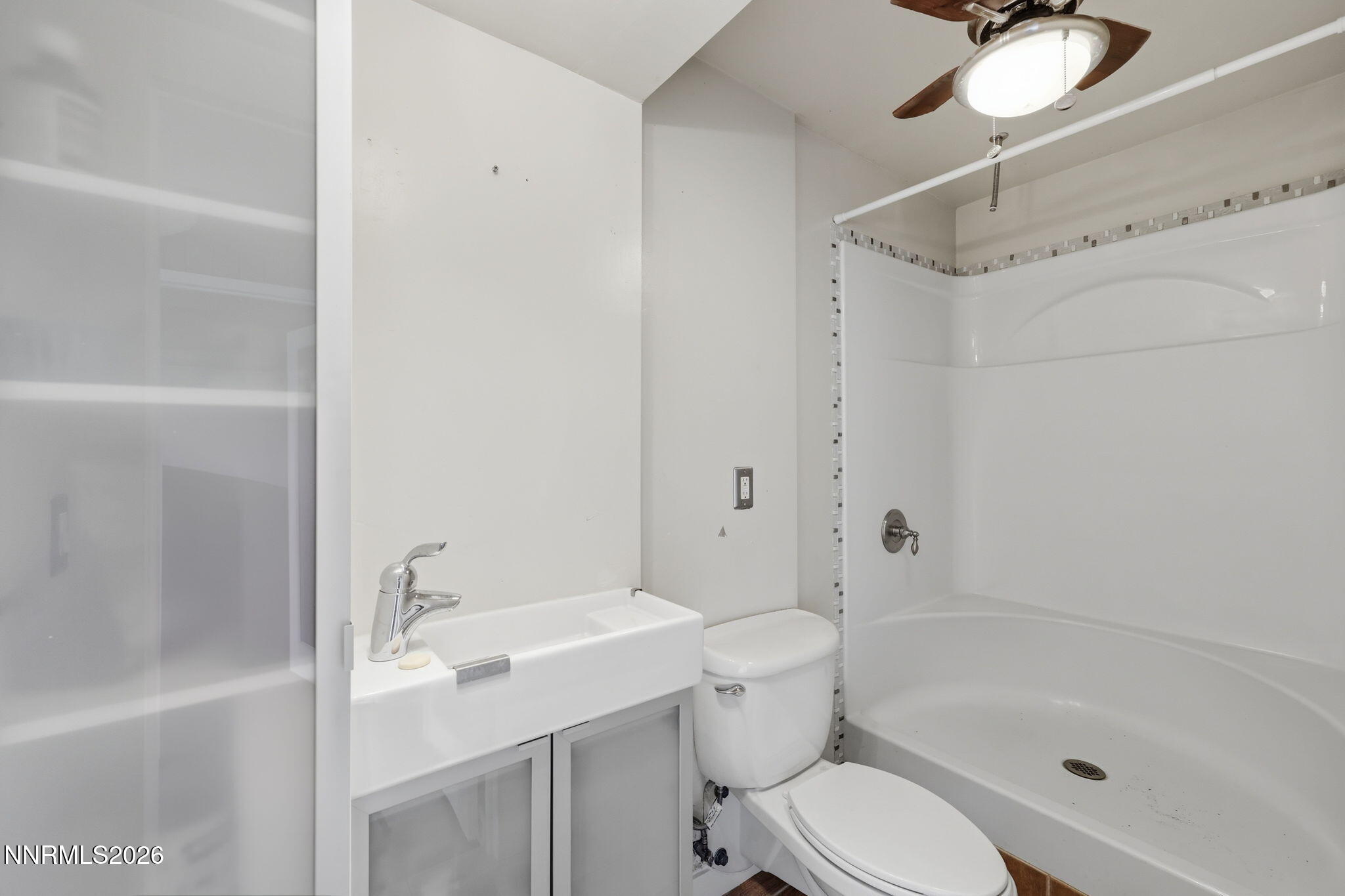 280 Island Avenue, Unit 403 Reno, NV 89501 - Photo 19 of 27 Bathroom 1