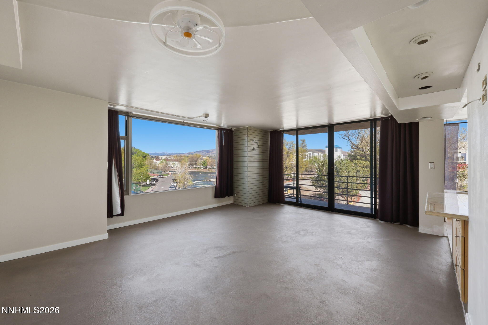 280 Island Avenue, Unit 403 Reno, NV 89501 - Photo 5 of 27 Living Room Entry