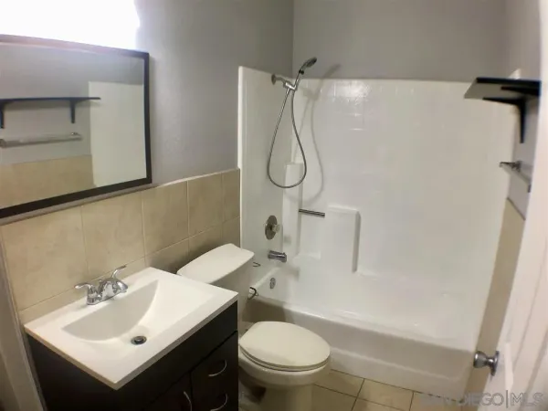 $2,950 | 13212 Salmon River Road, Unit 205, San Diego, CA 92129