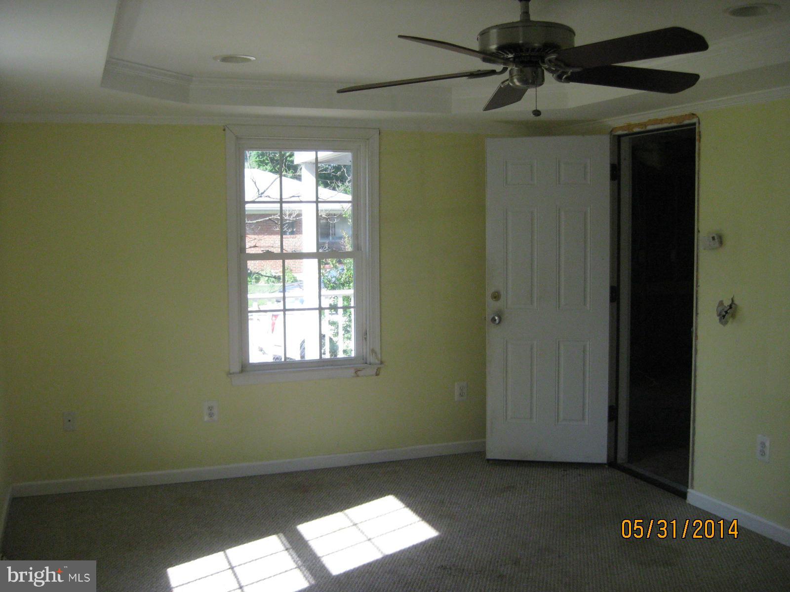 10 Walkern Road Baltimore, MD 21221 - Photo 2 of 10 Living Room