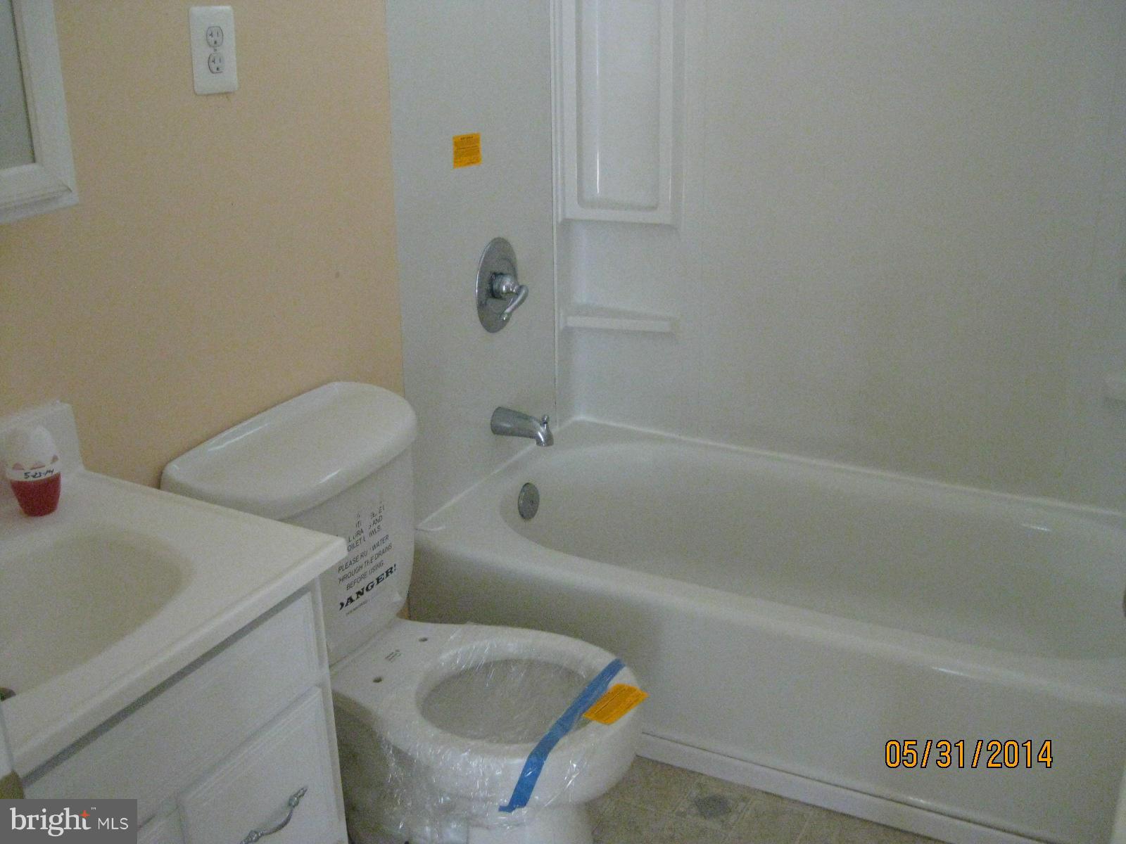 10 Walkern Road Baltimore, MD 21221 - Photo 5 of 10 Bath