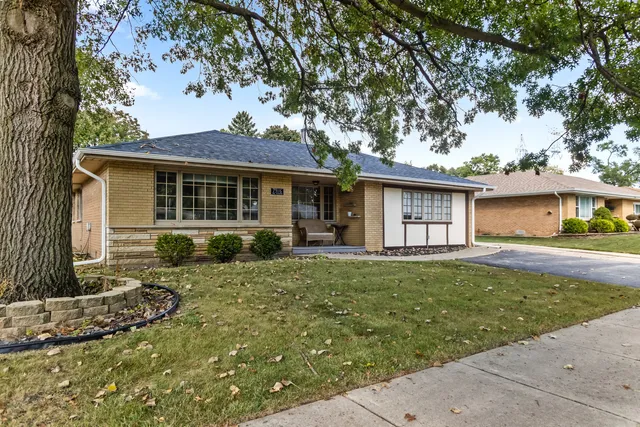 $376,300 | 7916 West 113th Place, Palos Hills, IL 60465