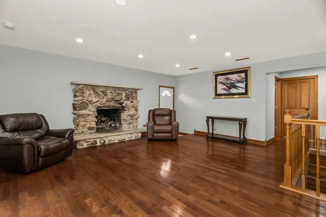 $376,300 | 7916 West 113th Place, Palos Hills, IL 60465