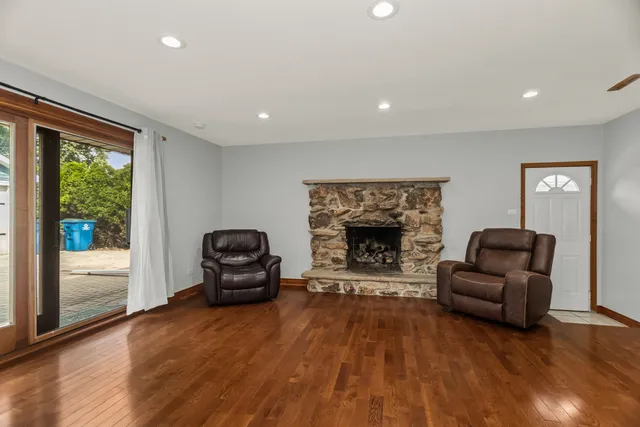 $376,300 | 7916 West 113th Place, Palos Hills, IL 60465