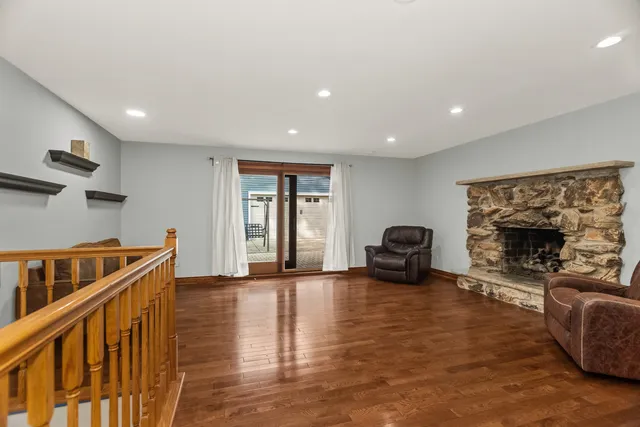 $376,300 | 7916 West 113th Place, Palos Hills, IL 60465