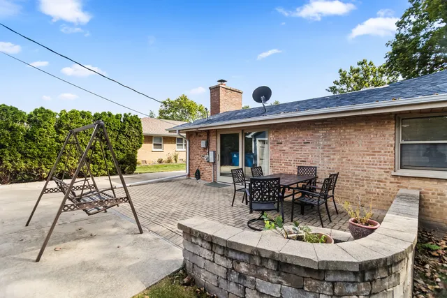 $376,300 | 7916 West 113th Place, Palos Hills, IL 60465