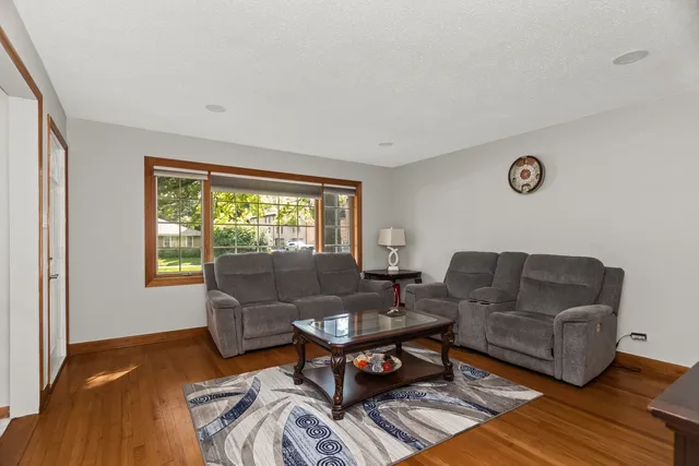 $376,300 | 7916 West 113th Place, Palos Hills, IL 60465