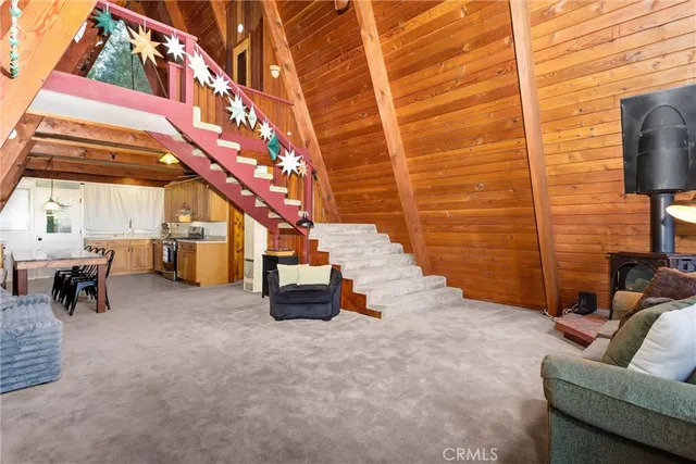 a view of entryway with livingroom