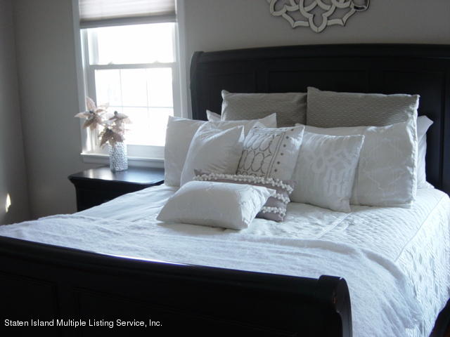 330 Willowbrook Road Staten Island, NY 10314 - Photo 11 of 16 2005-04-18 002 013