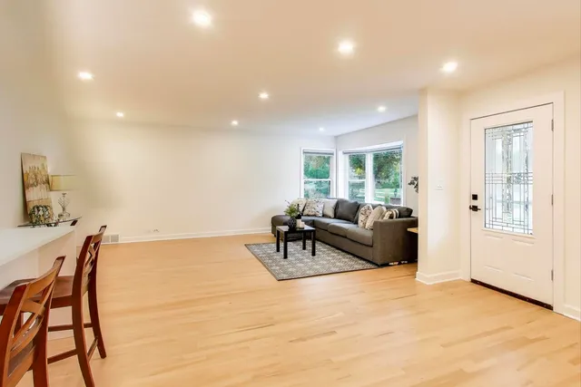 $815,000 | 832 North Delphia Avenue, Park Ridge, IL 60068