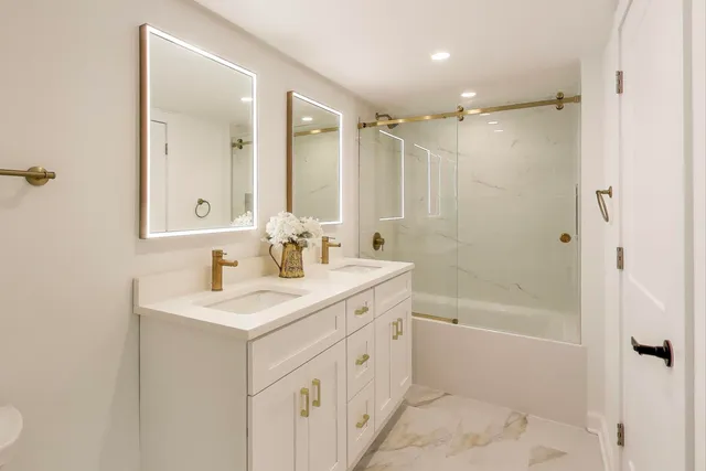 $815,000 | 832 North Delphia Avenue, Park Ridge, IL 60068