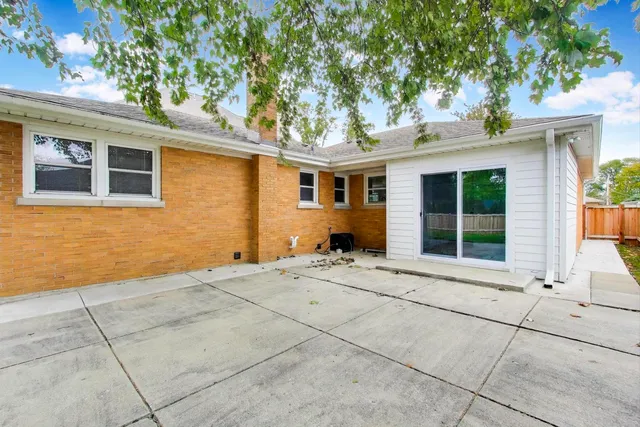 $815,000 | 832 North Delphia Avenue, Park Ridge, IL 60068