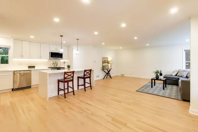 $815,000 | 832 North Delphia Avenue, Park Ridge, IL 60068