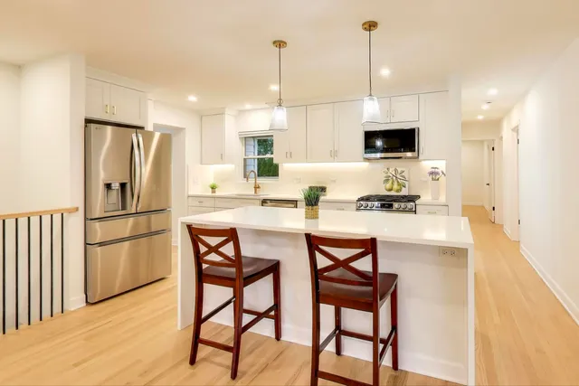 $815,000 | 832 North Delphia Avenue, Park Ridge, IL 60068