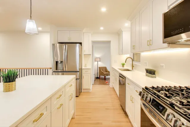 $815,000 | 832 North Delphia Avenue, Park Ridge, IL 60068