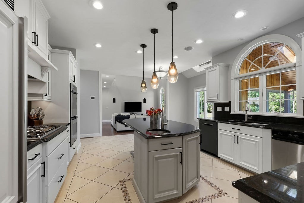 21 Coach Road North Attleboro, MA 02760 - Photo 5 of 42