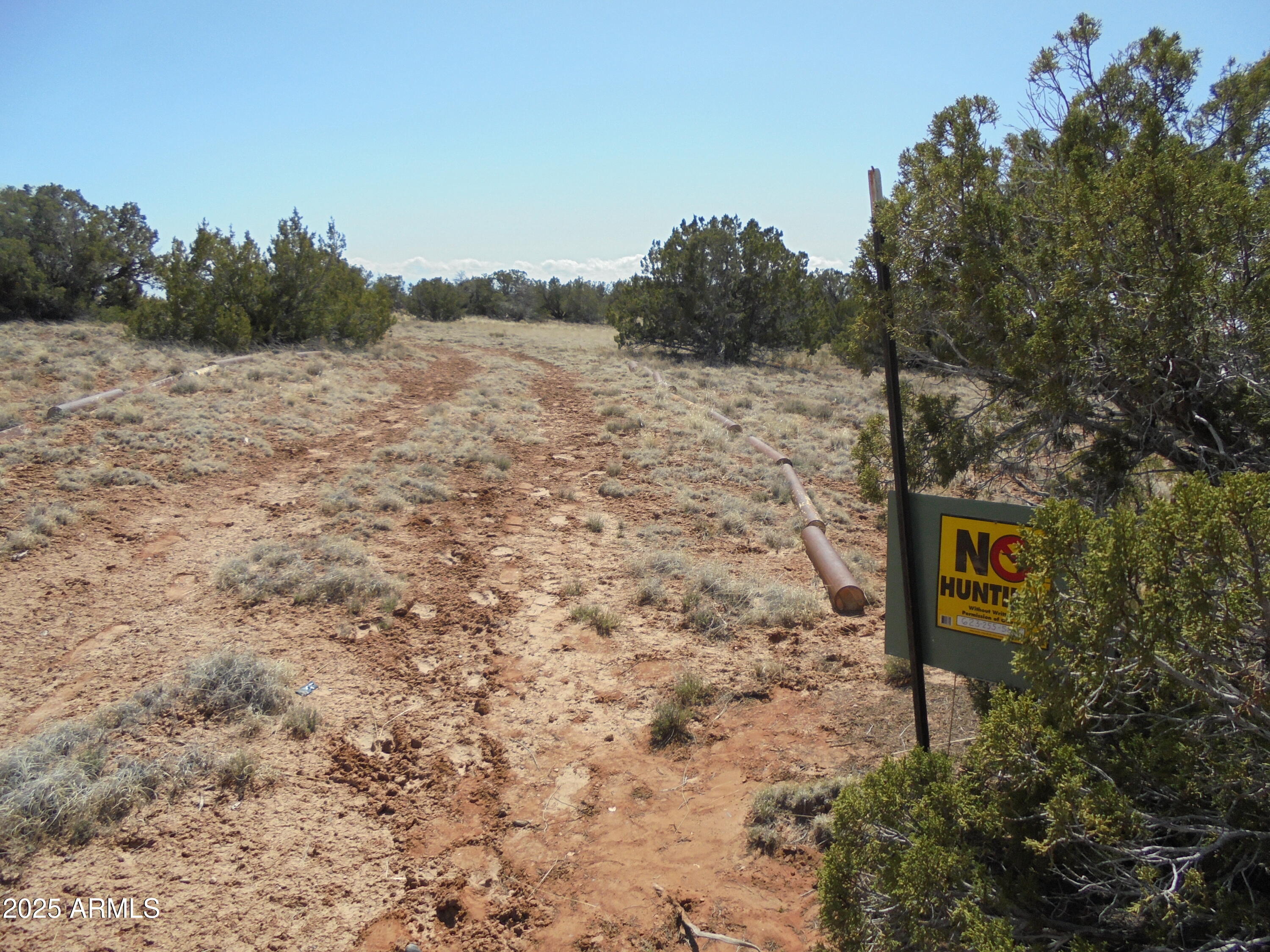 568 County Rd N7407 St. Johns, AZ 85936 - Photo 2 of 11 inside driveway right
