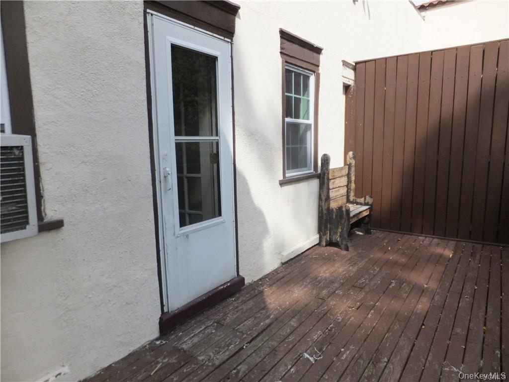 107 Kensington Road, Unit 5 Bronxville, NY 10708 - Photo 11 of 17 View of deck