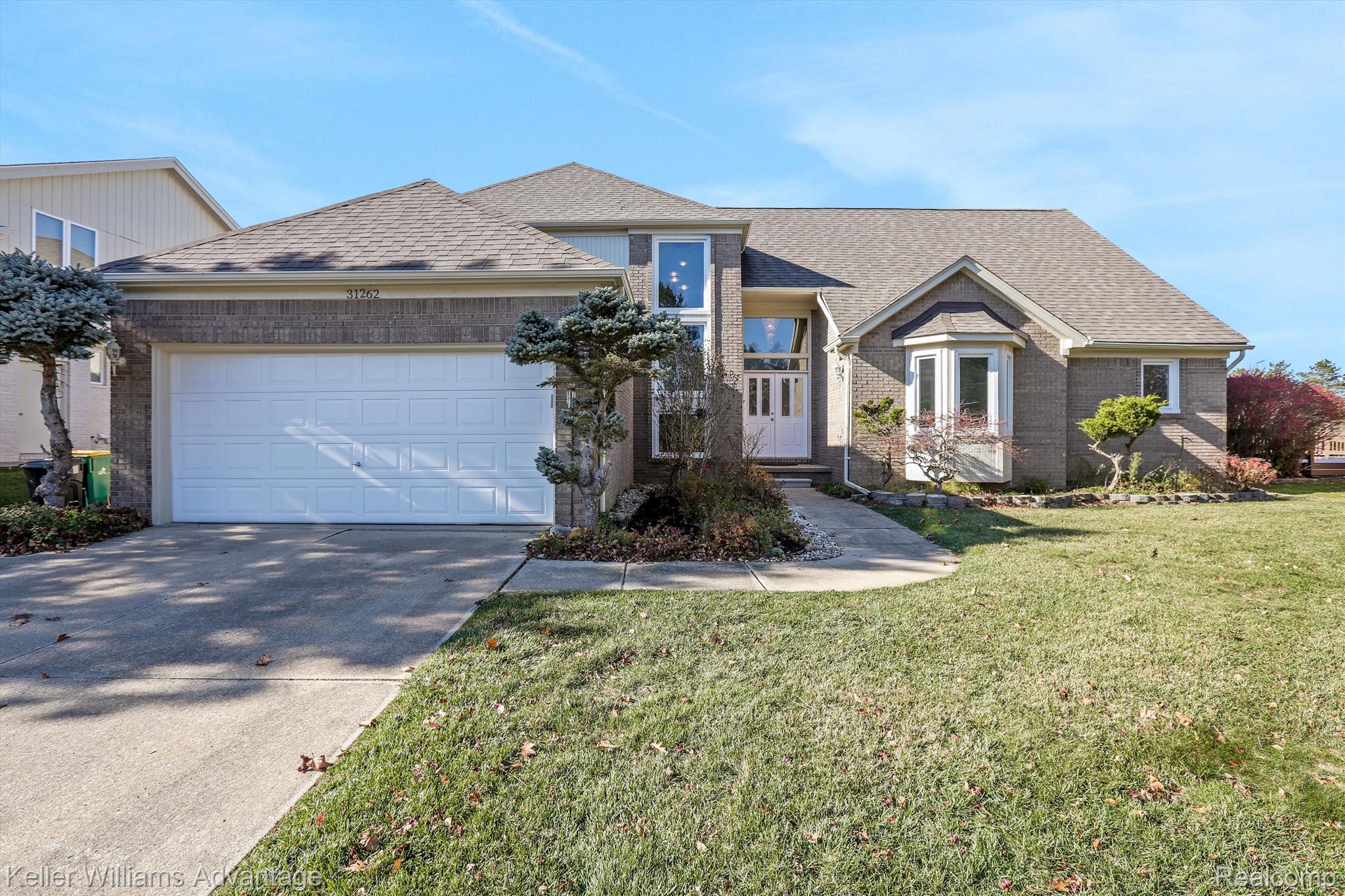 31262 Country Ridge Circle Farmington, MI 48331 - Photo 2 of 33 Gallery Image 2