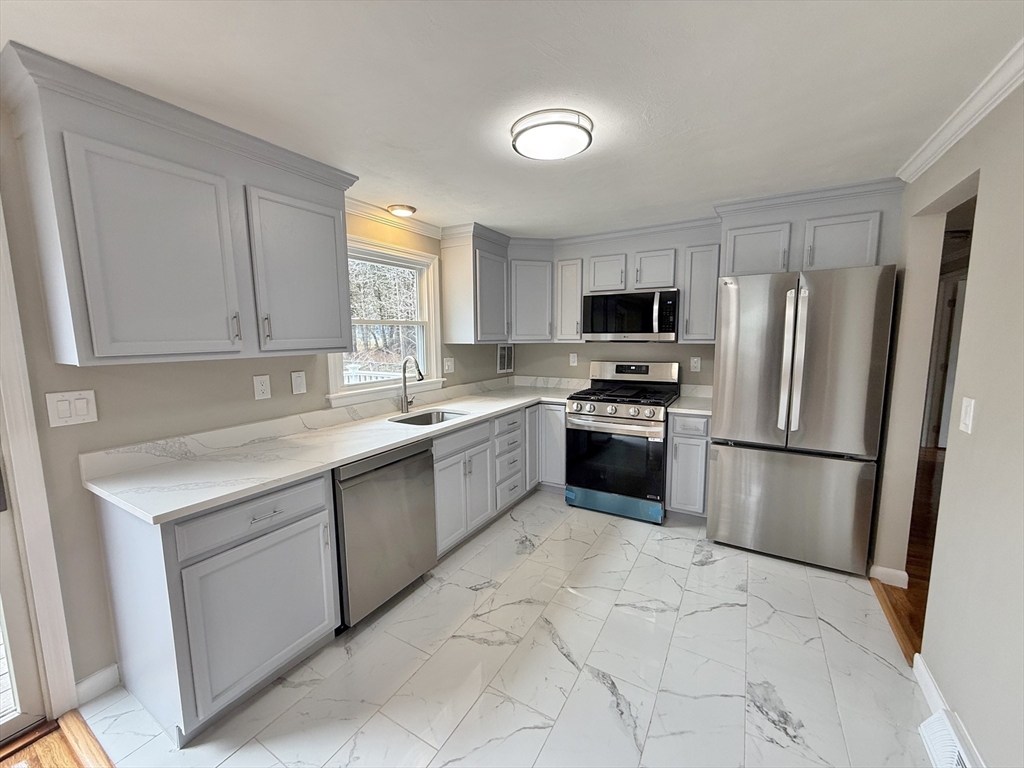 105 Duncan Road Stoughton, MA 02072 - Photo 16 of 38