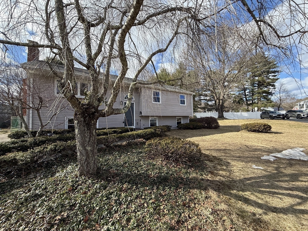 105 Duncan Road Stoughton, MA 02072 - Photo 2 of 38