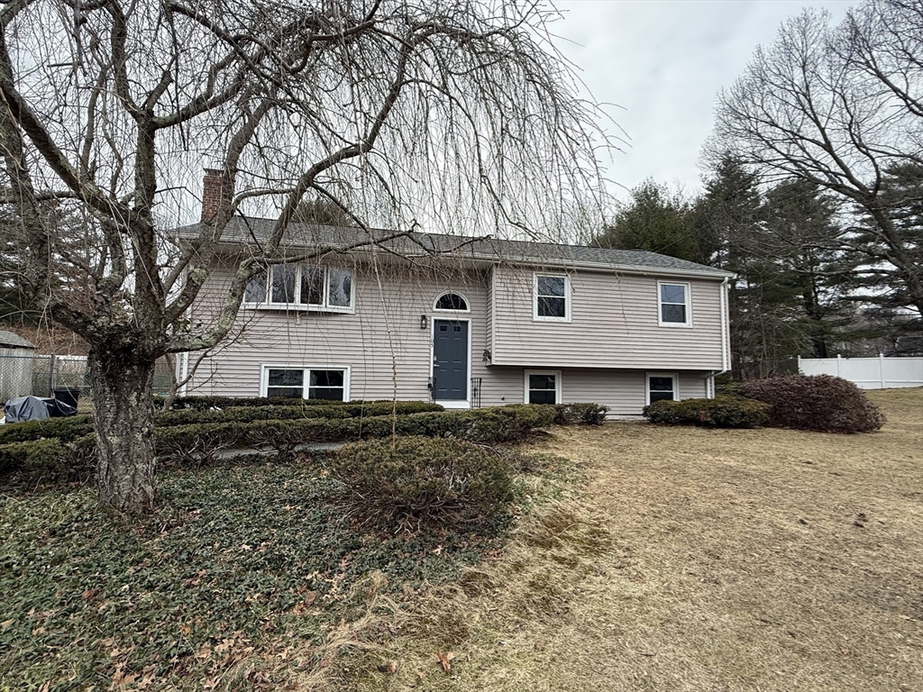 105 Duncan Road Stoughton, MA 02072 - Photo 7 of 38