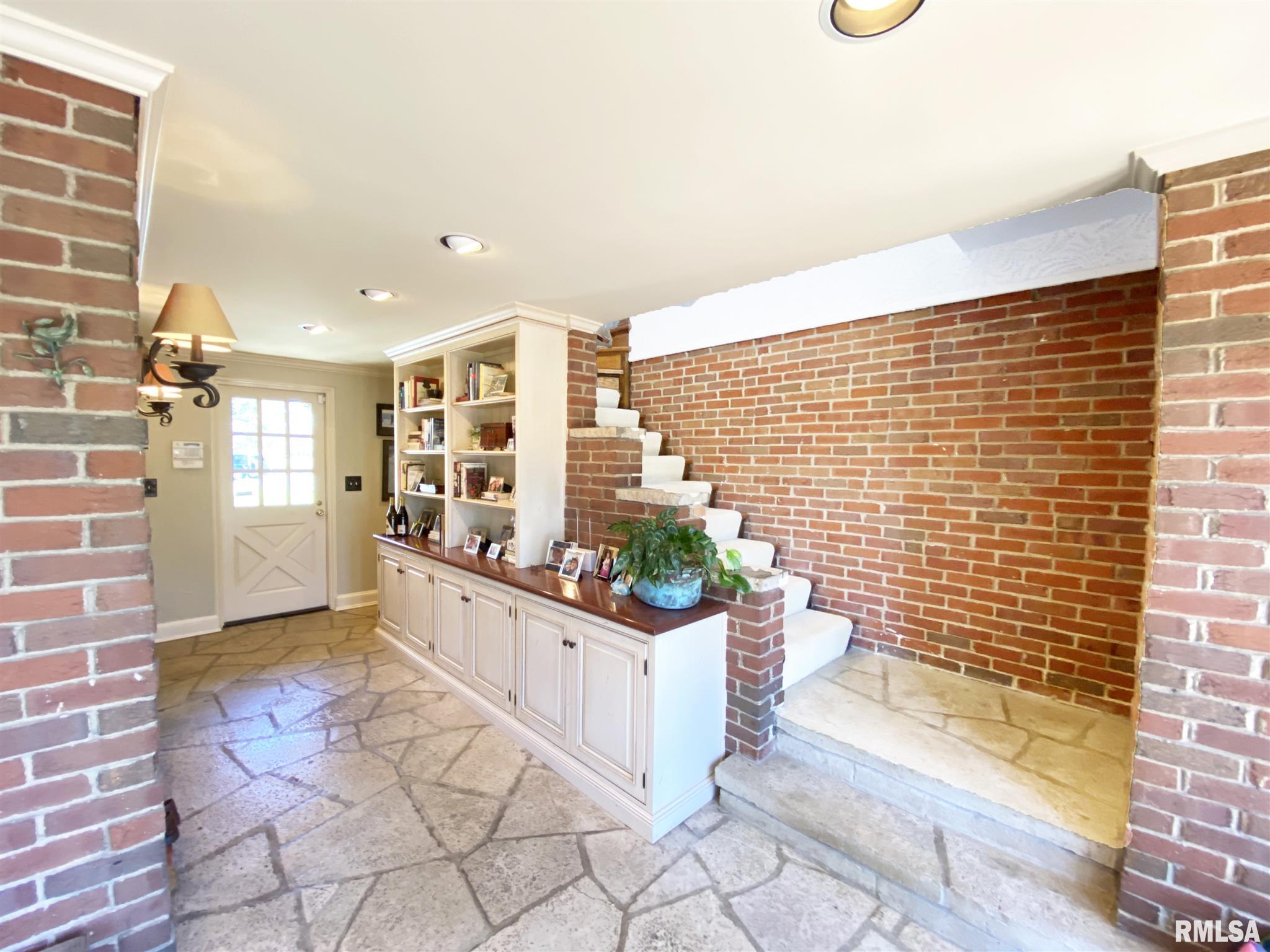 5182 North Prospect Road Peoria, IL 61614 - Photo 8 of 50 Gallery Image 8