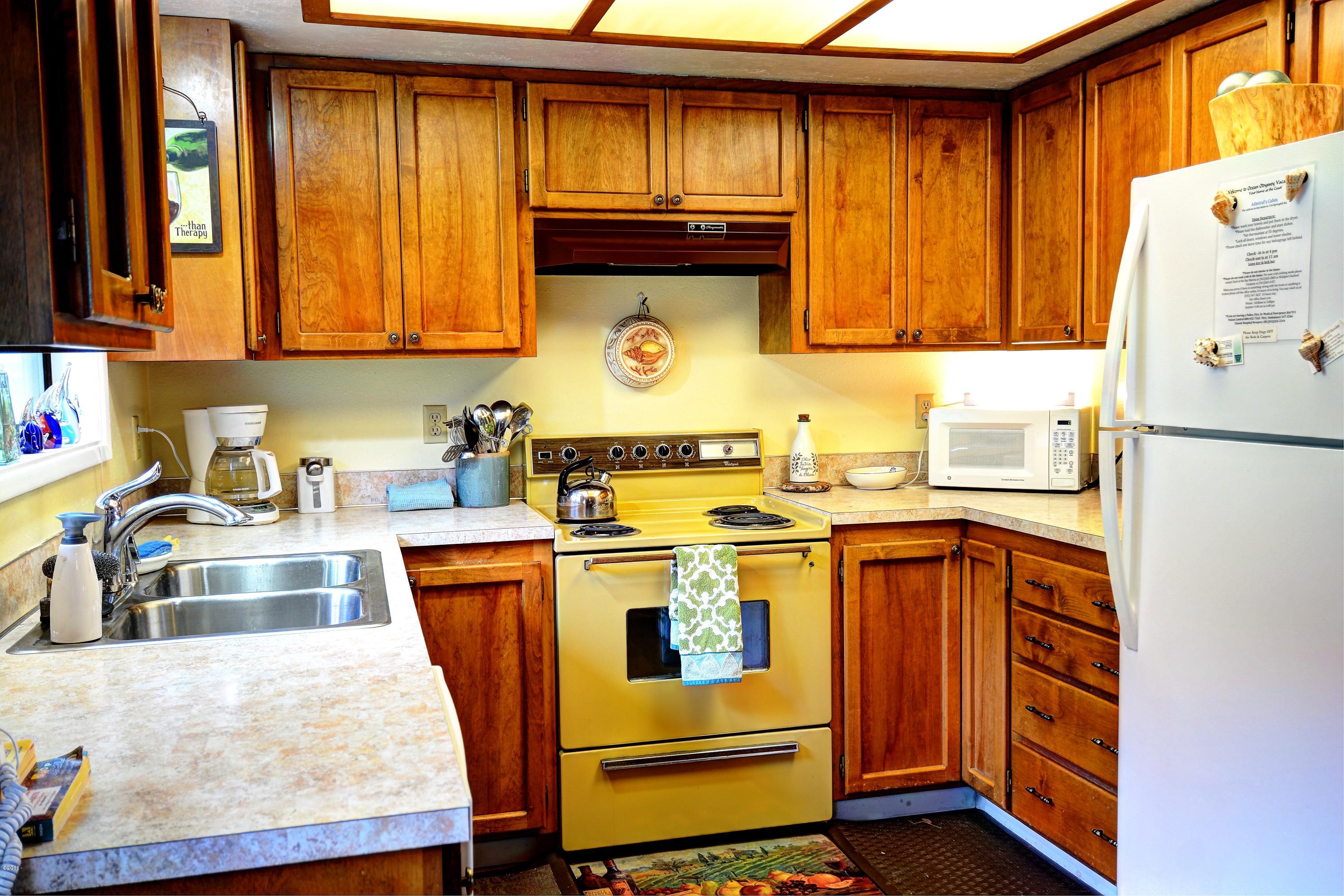 116 Spring Hills Road Yachats, OR 97498 - Photo 5 of 12 Kitchen