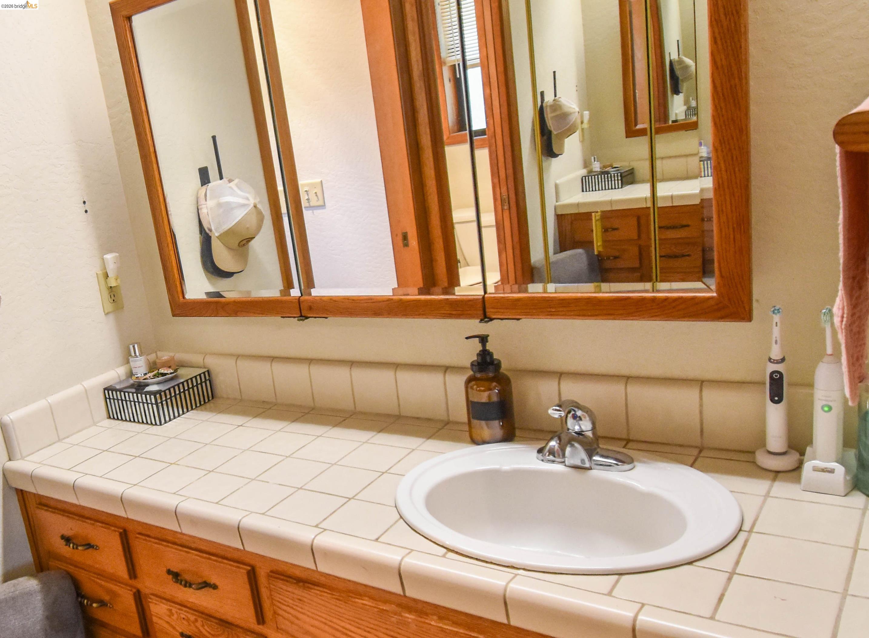 15 Roble Road Sonora, CA 95370 - Photo 27 of 44 Bathroom featuring vanity