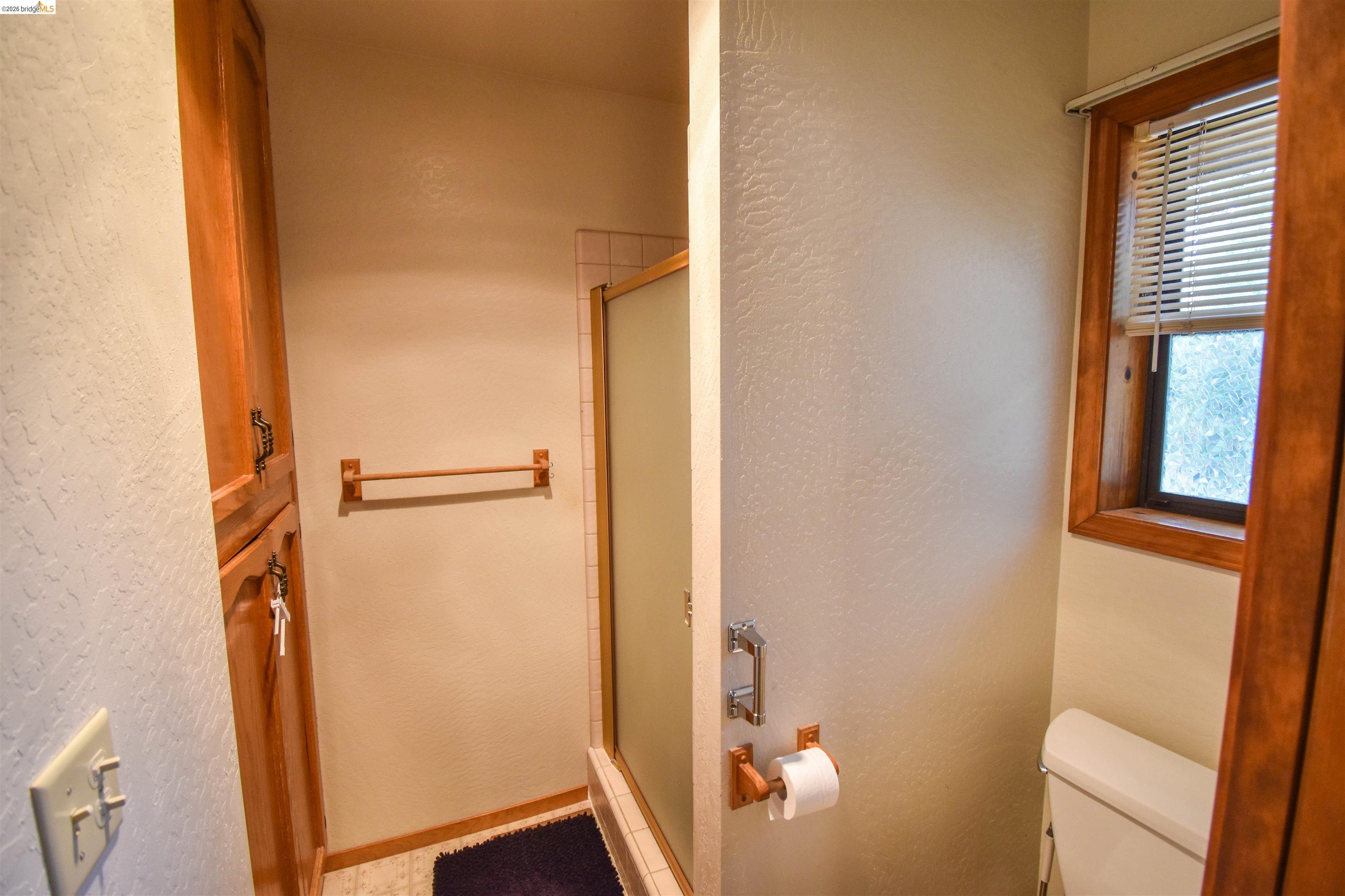 15 Roble Road Sonora, CA 95370 - Photo 30 of 44 Full bath with a textured wall and a shower stall