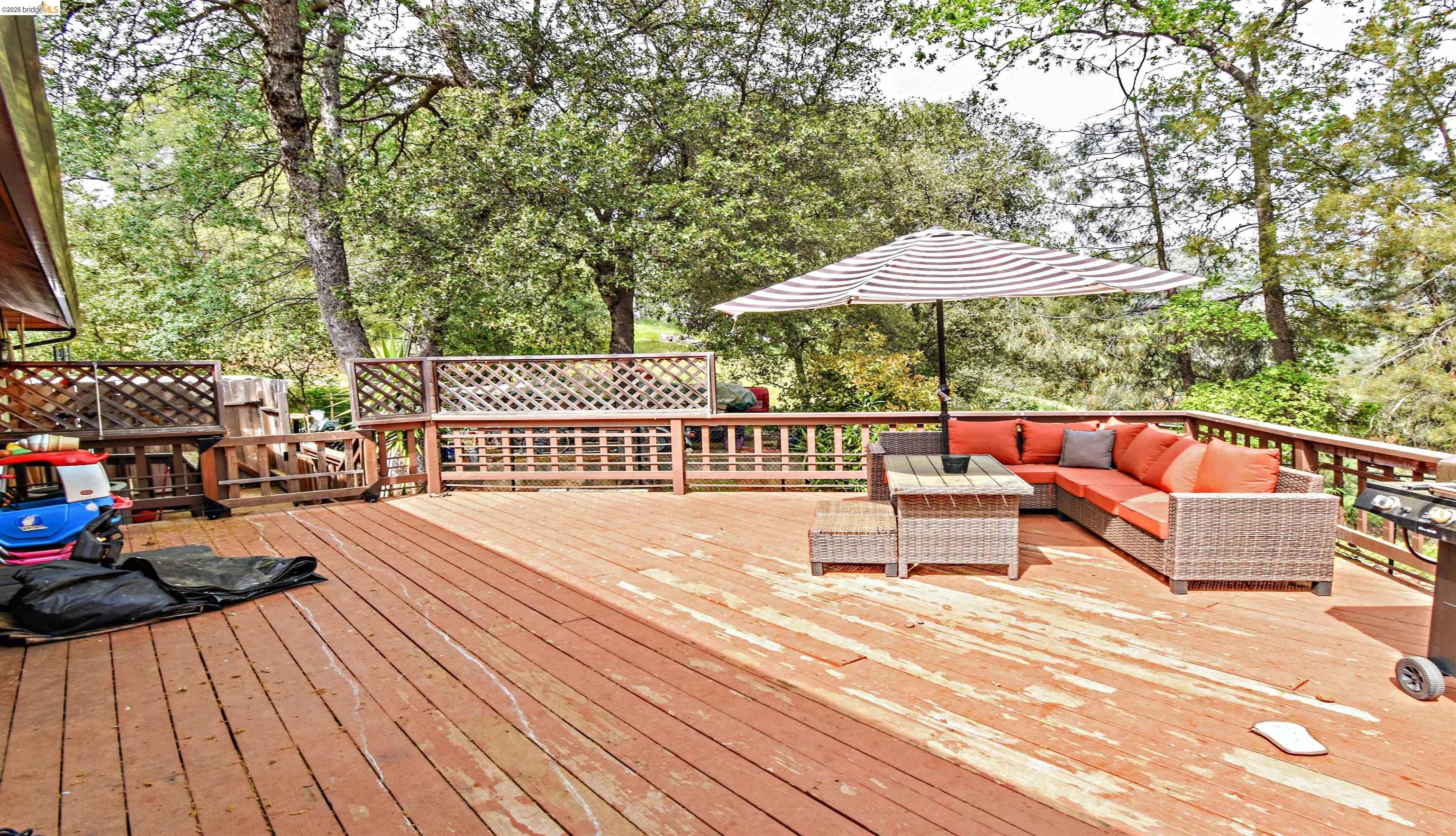 15 Roble Road Sonora, CA 95370 - Photo 37 of 44 Wooden deck with outdoor lounge area