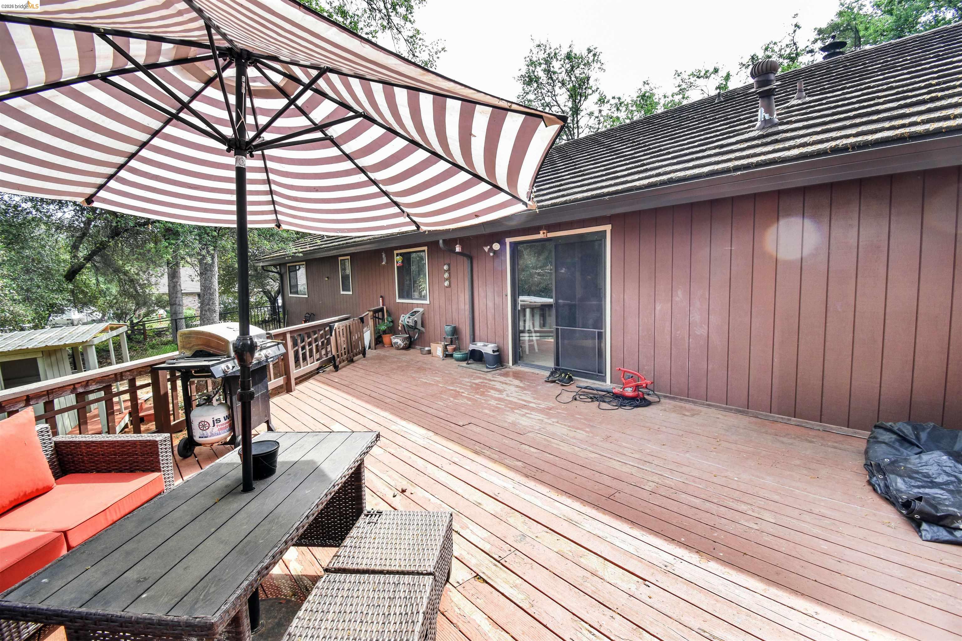 15 Roble Road Sonora, CA 95370 - Photo 41 of 44 Wooden terrace with outdoor dining area and grilling area