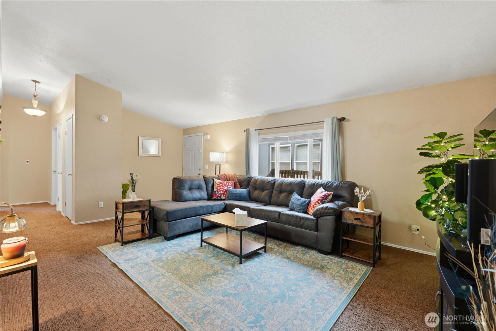 369 Gun Club Road, Unit 88 Woodland, WA 98674 - Photo 4 of 17 a living room with furniture potted plant and a window