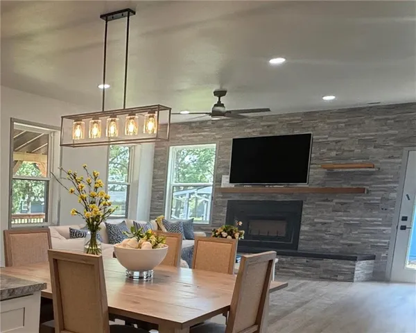 $459,000 | 104 Lakeshore Drive, Kimberling City, MO 65686