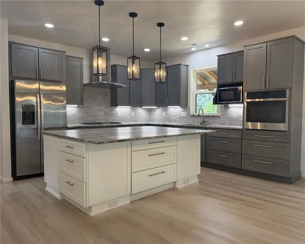 $459,000 | 104 Lakeshore Drive, Kimberling City, MO 65686