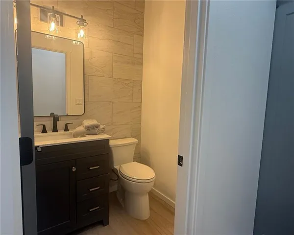 $459,000 | 104 Lakeshore Drive, Kimberling City, MO 65686