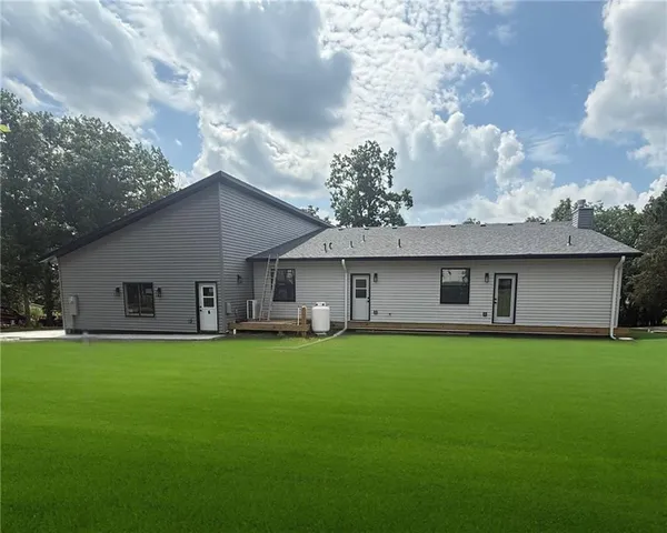 $459,000 | 104 Lakeshore Drive, Kimberling City, MO 65686