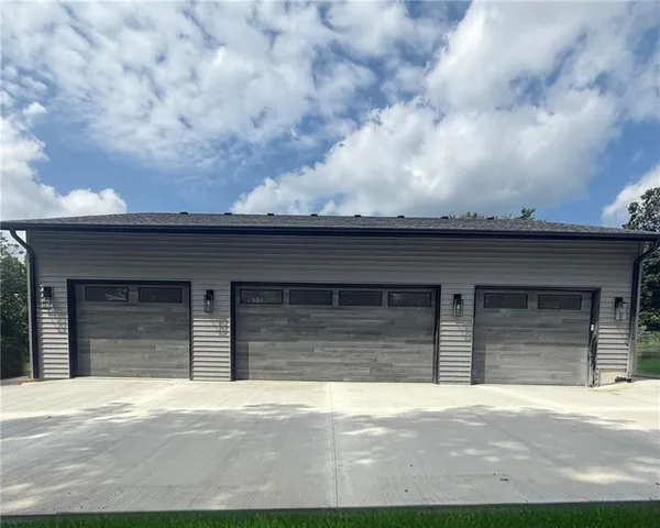 $459,000 | 104 Lakeshore Drive, Kimberling City, MO 65686