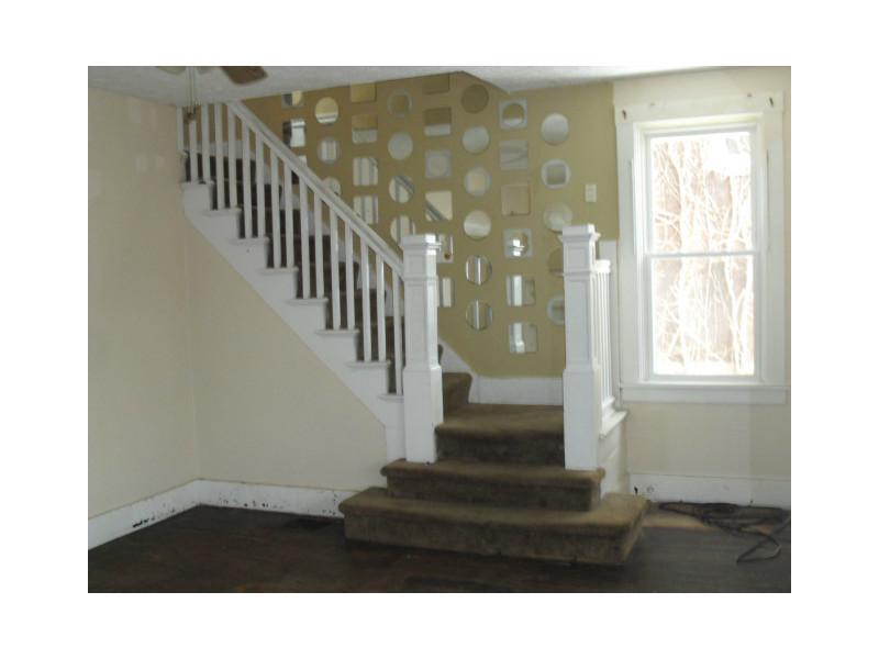 423 Rochelle Street Knoxville, PA 15210 - Photo 9 of 11 Entry/Foyer.
