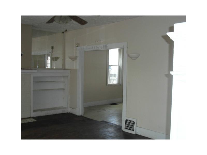 423 Rochelle Street Knoxville, PA 15210 - Photo 10 of 11 Living Room.