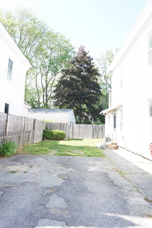 18 Sutherland Street Lowell, MA 01850 - Photo 3 of 28