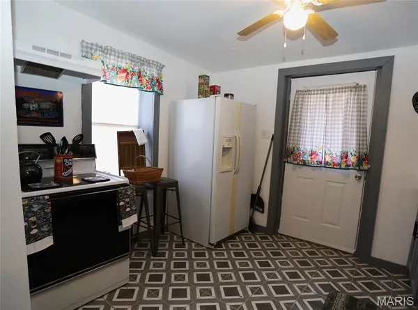 $81,900 | 10063 South Oriole Drive, Bismarck, MO 63624