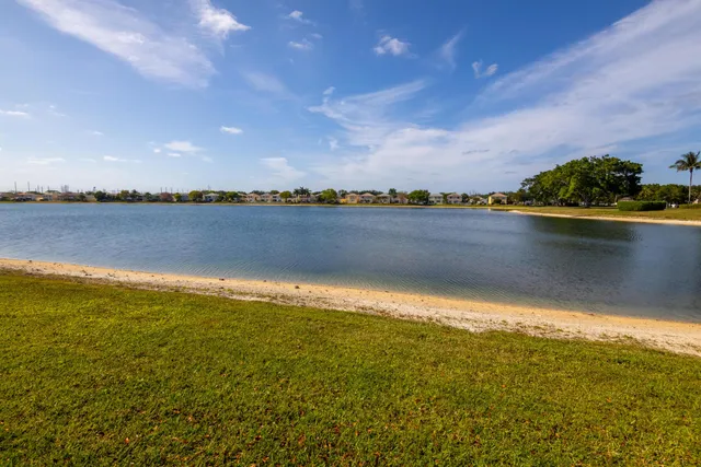 $490,000 | 284 Berenger Walk, Royal Palm Beach, FL 33414