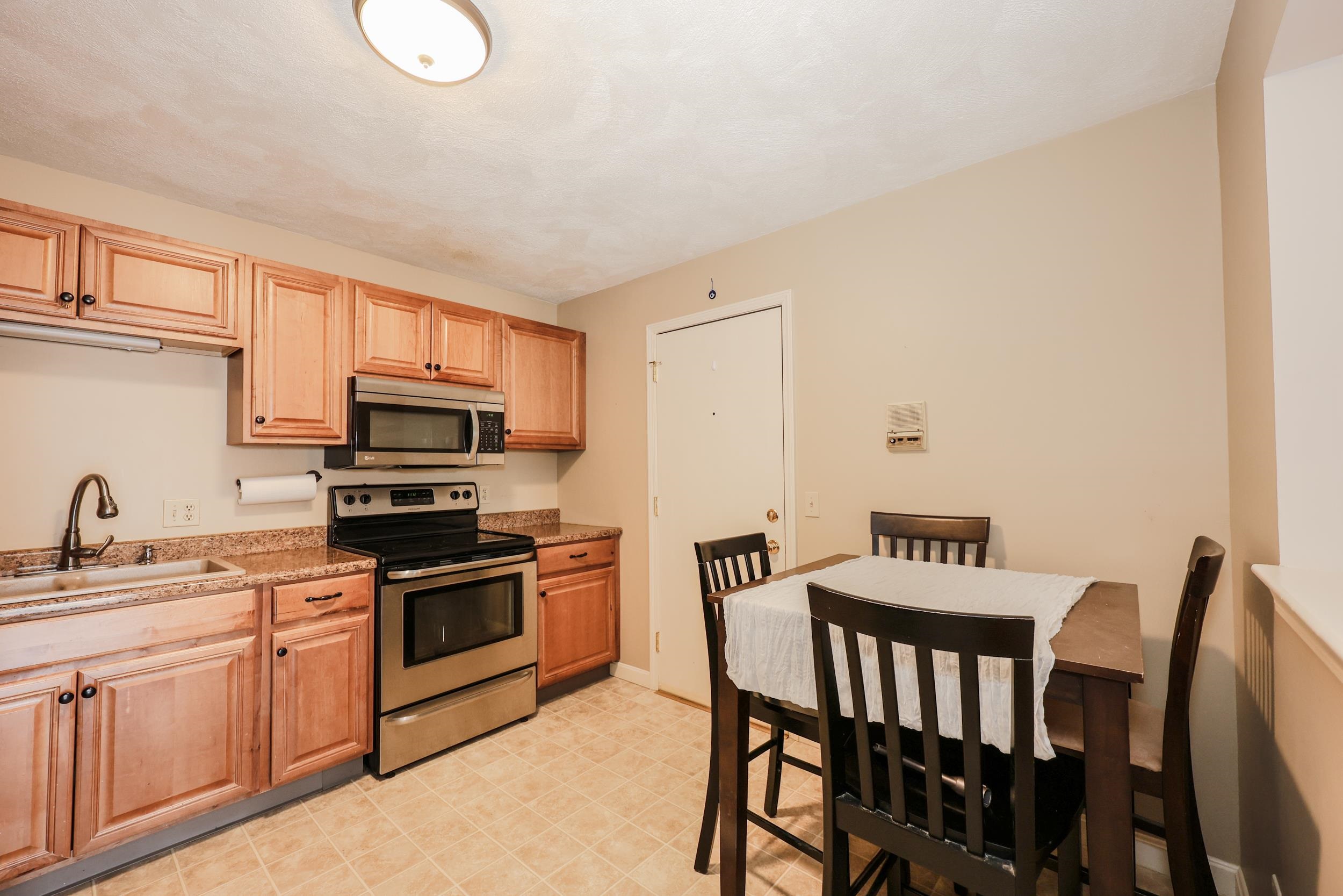 310 Brook Village Road, Unit 33 Nashua, NH 03062 - Photo 12 of 32 Gallery Image 12