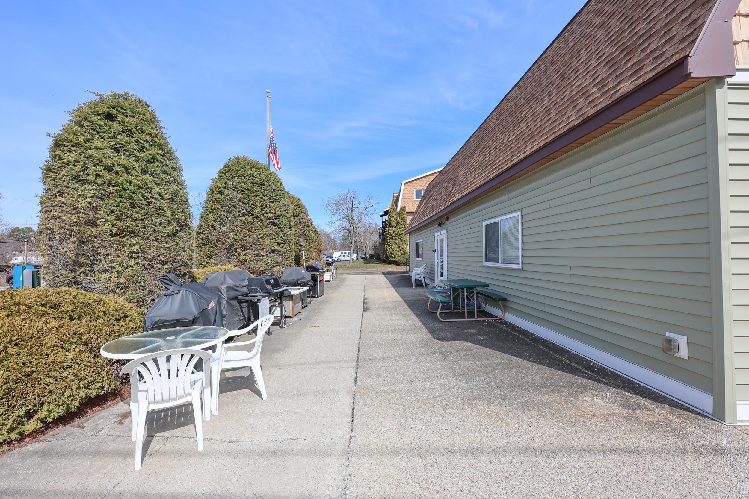 310 Brook Village Road, Unit 33 Nashua, NH 03062 - Photo 29 of 32 Gallery Image 29