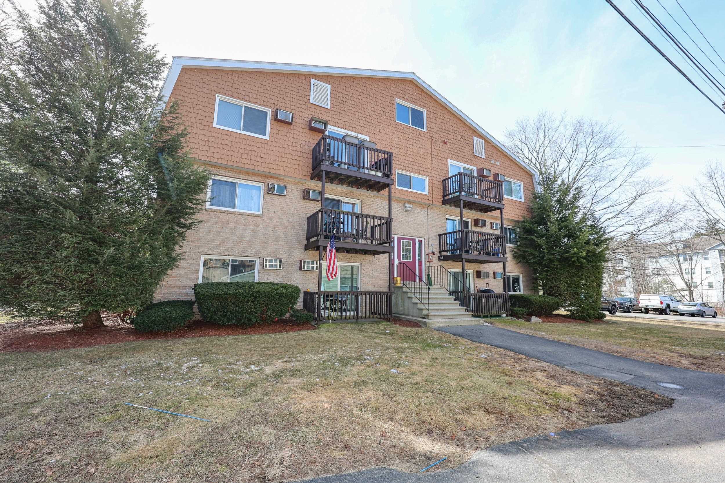 310 Brook Village Road, Unit 33 Nashua, NH 03062 - Photo 3 of 32 Gallery Image 3
