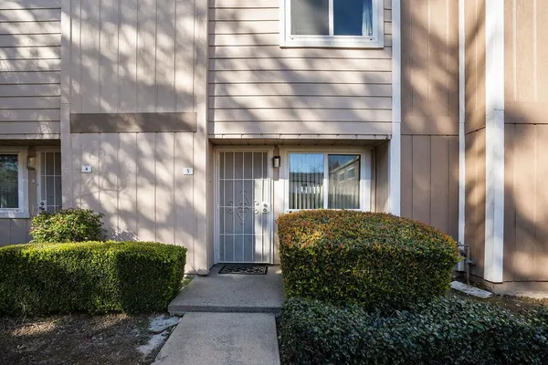 $250,000 | 7032 Fair Oaks Boulevard, Unit 5, Carmichael, CA 95608