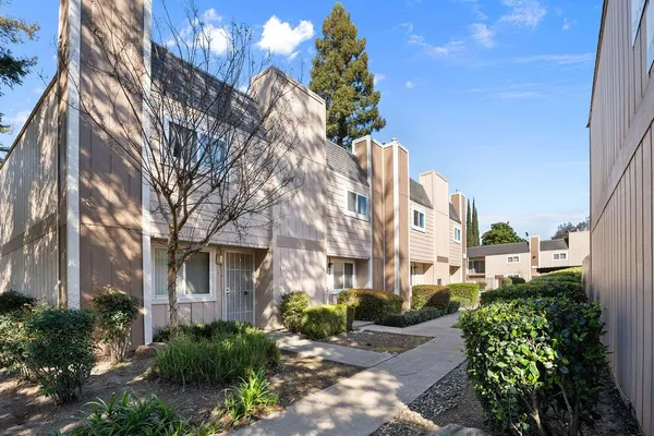 $250,000 | 7032 Fair Oaks Boulevard, Unit 5, Carmichael, CA 95608