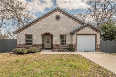 $240,000 | 906 North Wilhite Street, Cleburne, TX 76031