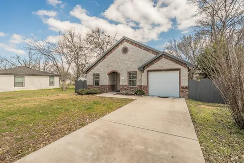 $240,000 | 906 North Wilhite Street, Cleburne, TX 76031